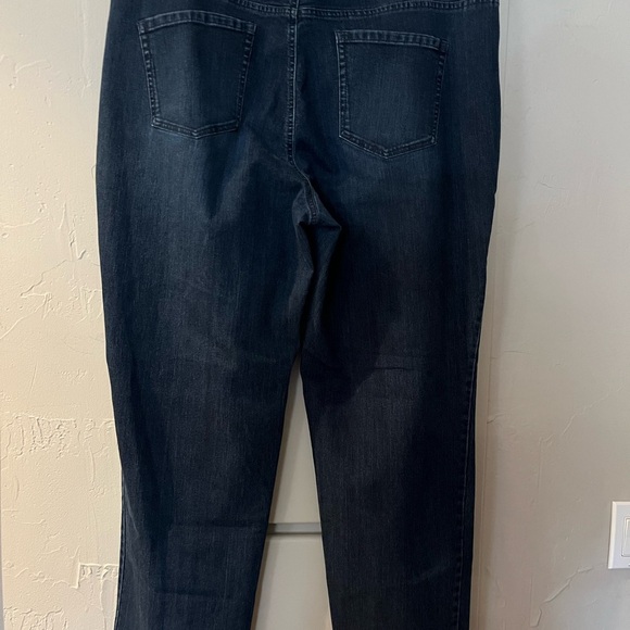 Amanda Jeans - Picture 4 of 4